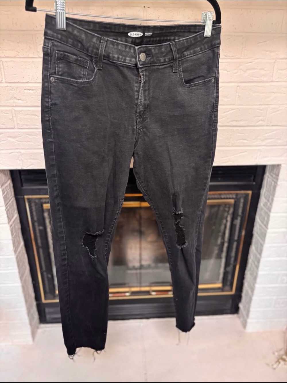 Old Navy Women's Black Distressed Skinny Jeans